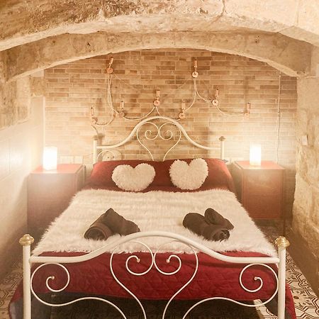 Malta'S Naughtiest Cabaret Daire Il-Furjana Dış mekan fotoğraf