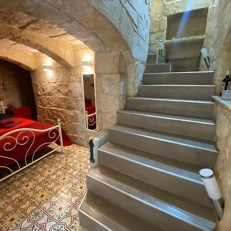 Malta'S Naughtiest Cabaret Daire Il-Furjana Dış mekan fotoğraf