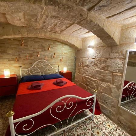 Malta'S Naughtiest Cabaret Daire Il-Furjana Dış mekan fotoğraf