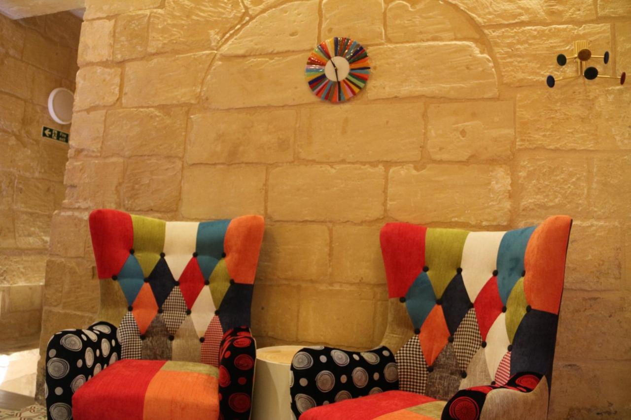 Malta'S Naughtiest Cabaret Daire Il-Furjana Dış mekan fotoğraf