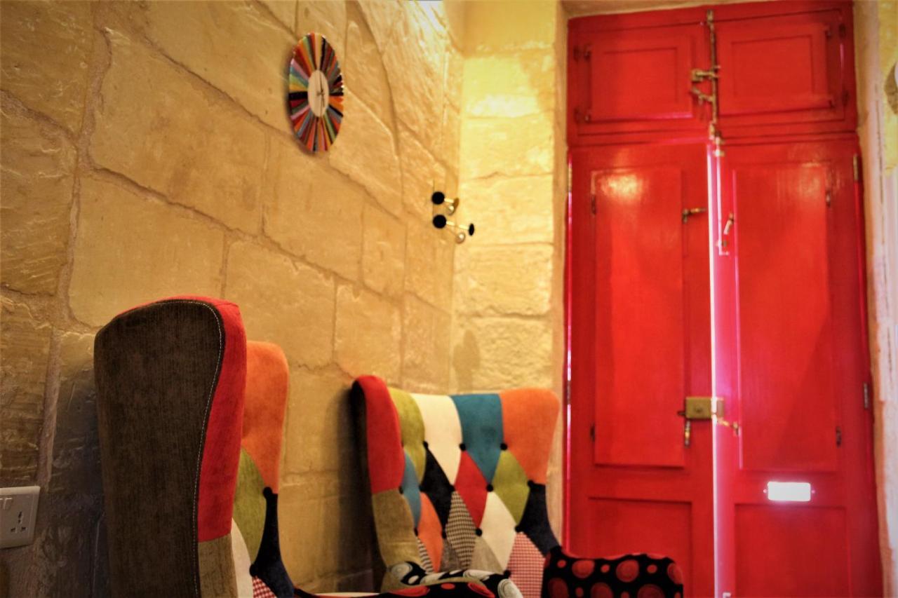 Malta'S Naughtiest Cabaret Daire Il-Furjana Dış mekan fotoğraf