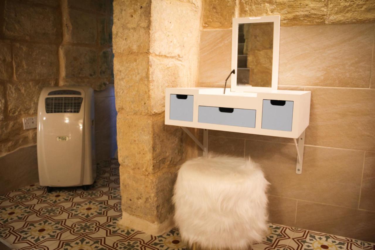 Malta'S Naughtiest Cabaret Daire Il-Furjana Dış mekan fotoğraf