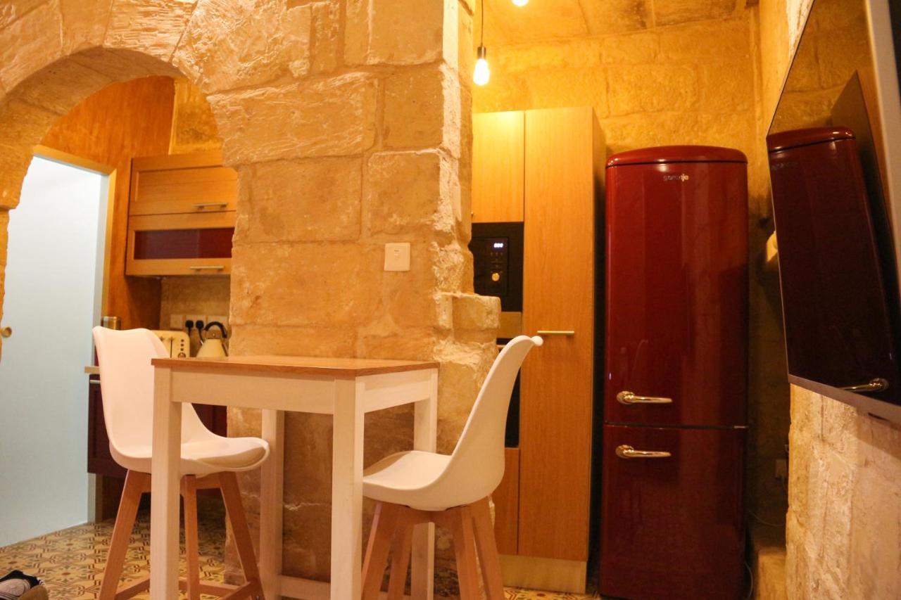 Malta'S Naughtiest Cabaret Daire Il-Furjana Dış mekan fotoğraf