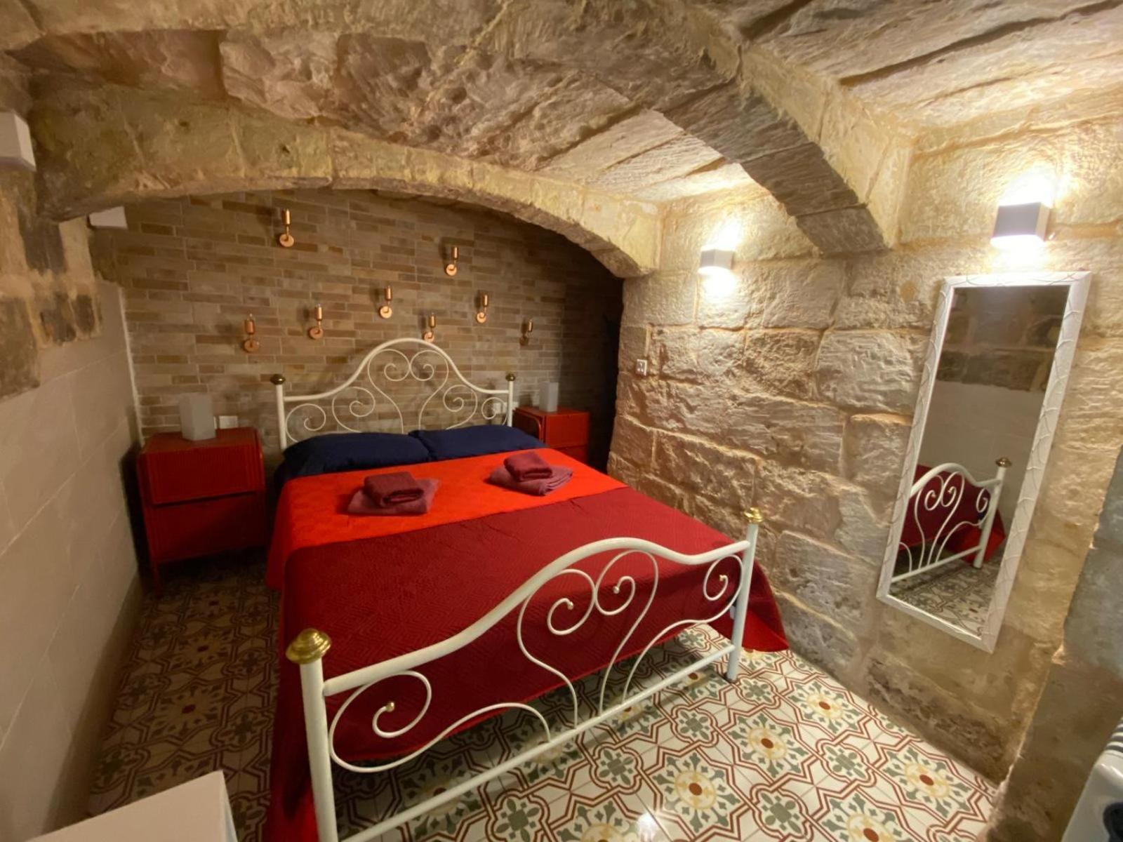 Malta'S Naughtiest Cabaret Daire Il-Furjana Dış mekan fotoğraf