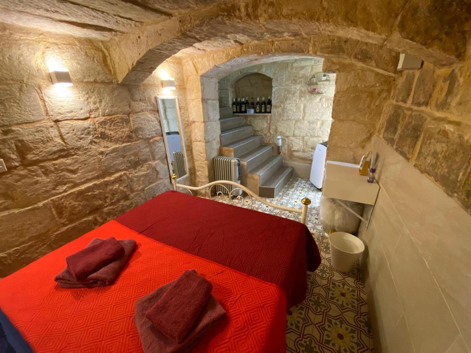 Malta'S Naughtiest Cabaret Daire Il-Furjana Dış mekan fotoğraf